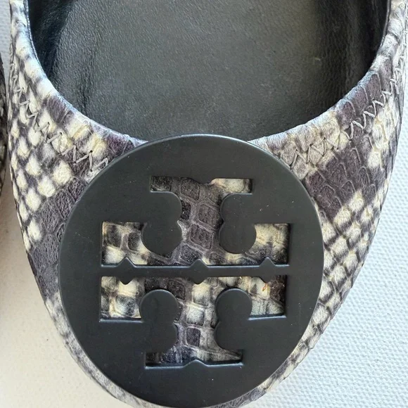 Tory Burch Reva Snakeskin Ballet Flats Size 6 Black Logo Medallion Leather